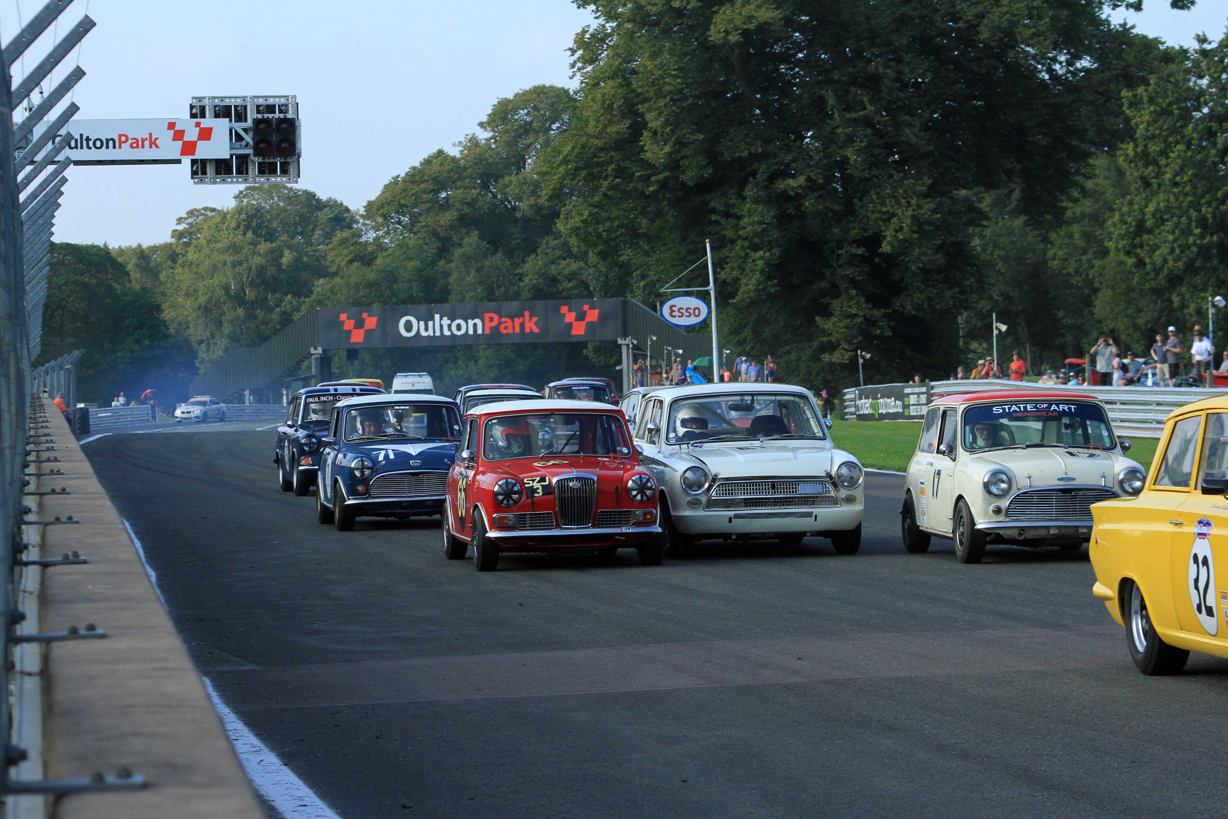 Gold Cup Meeting to host 21 Races Auto Addicts