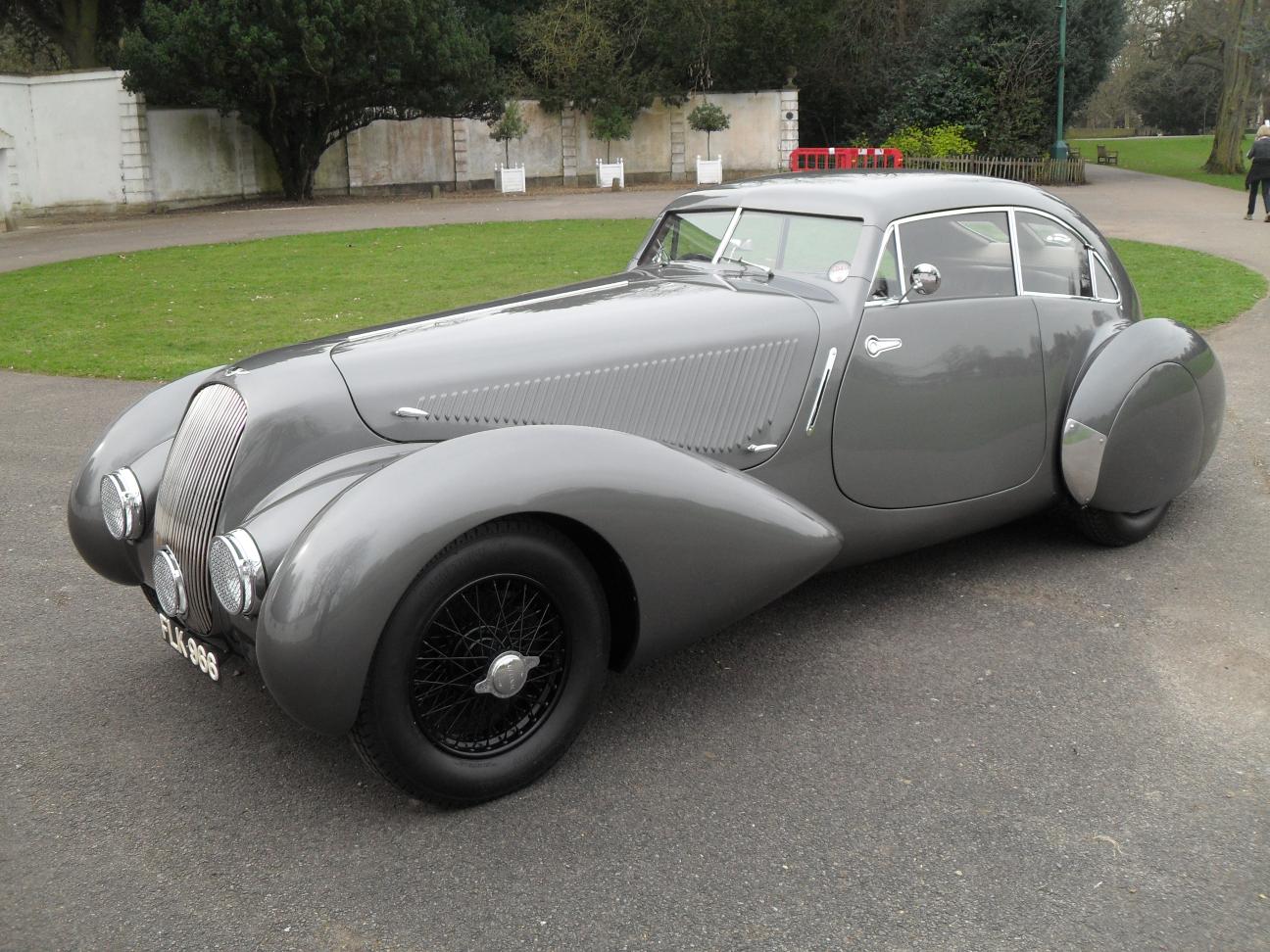 5x Le Mans winner Derek Bell leads Tour D’ Elegance in Jay Kay’s Bentley Embiricos Recreation