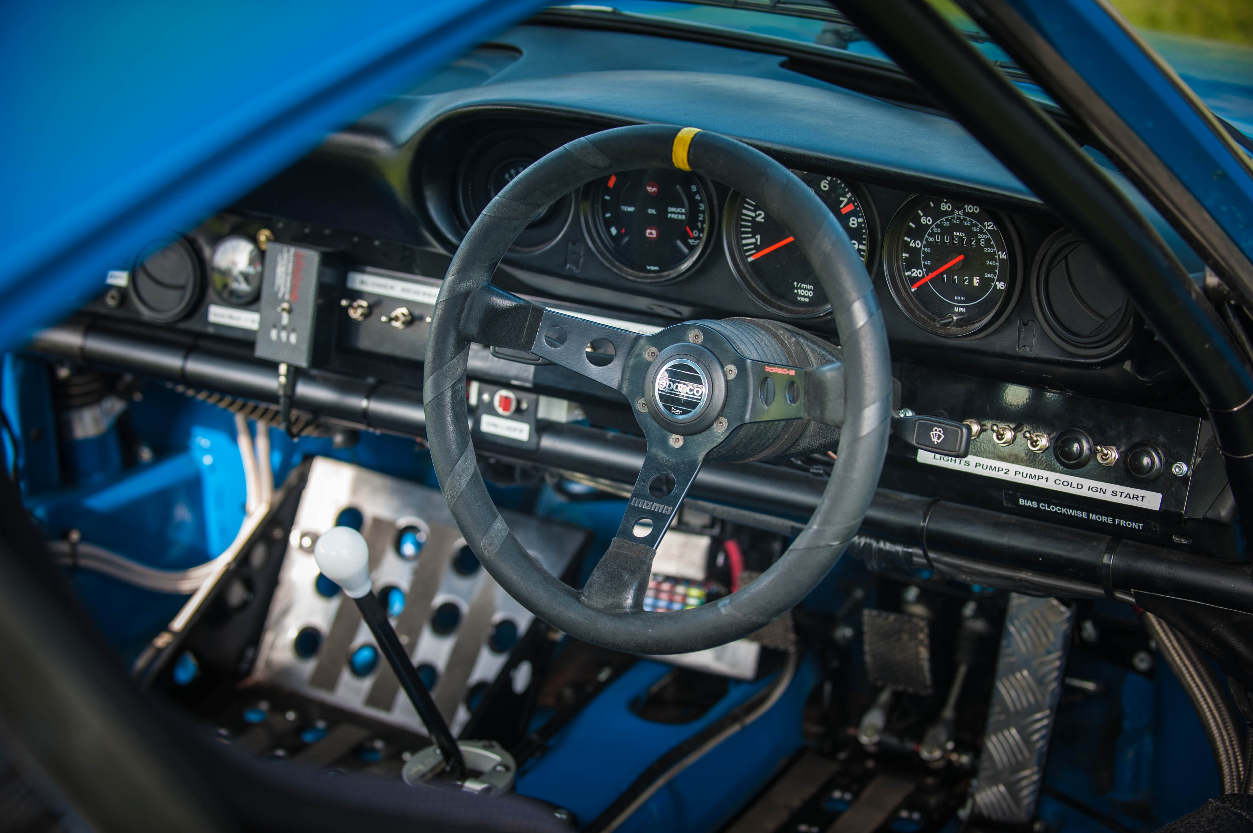 Porsche 911 - UVH 124T-16 - Auto Addicts