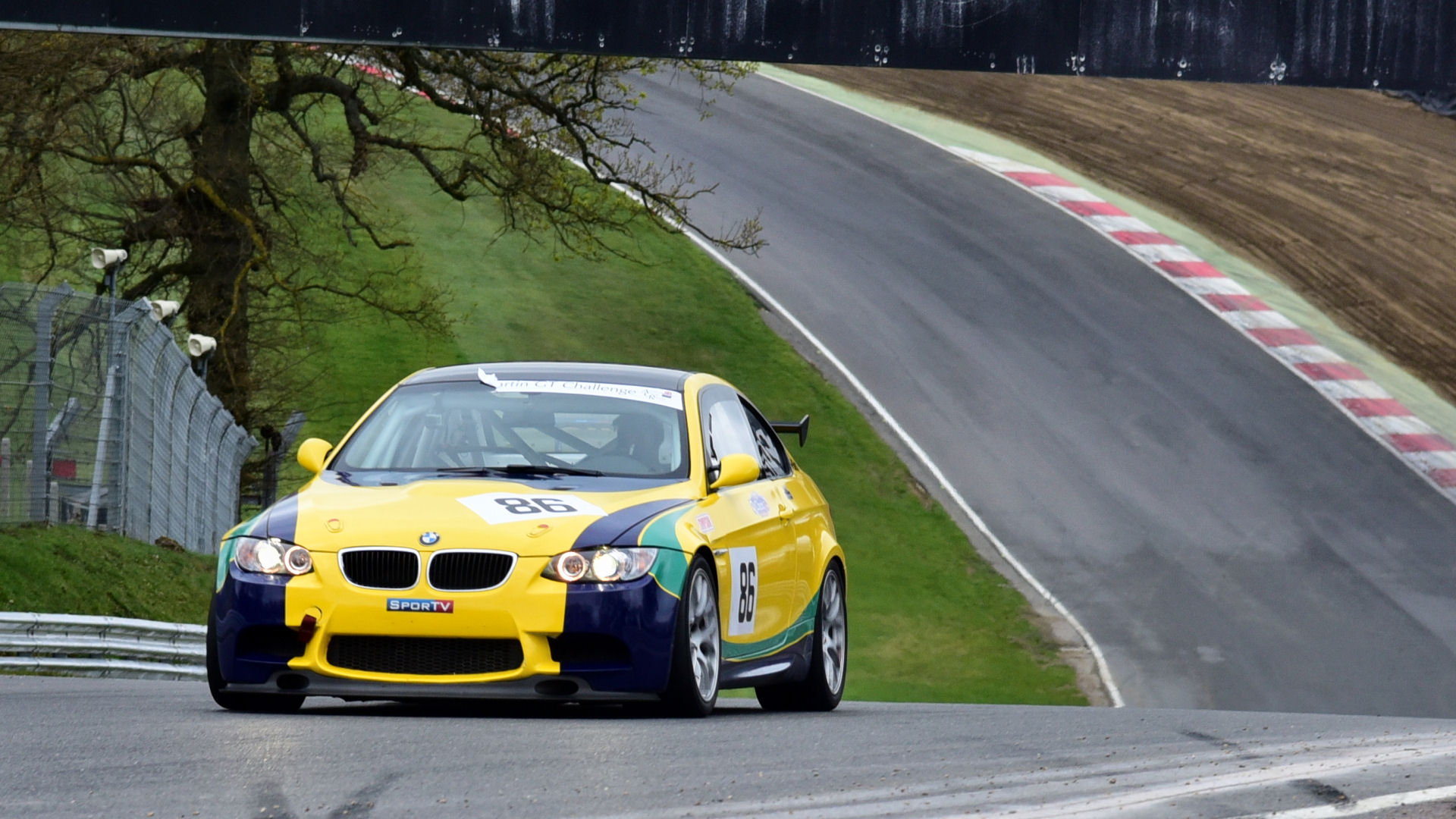 AMOC Racing season kicks-off at Brands Hatch