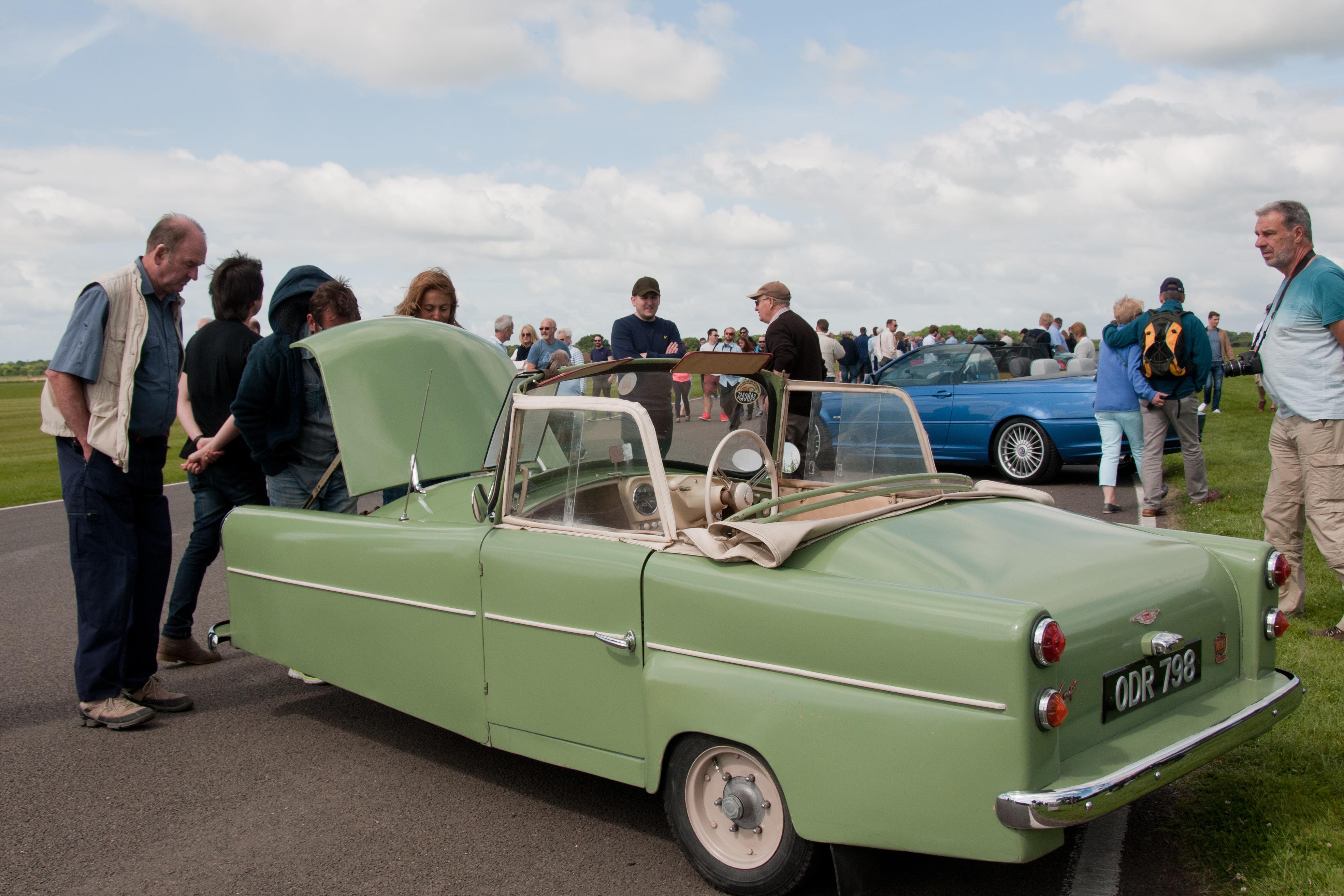 Soft Top Sunday – Goodwood Breakfast Club.