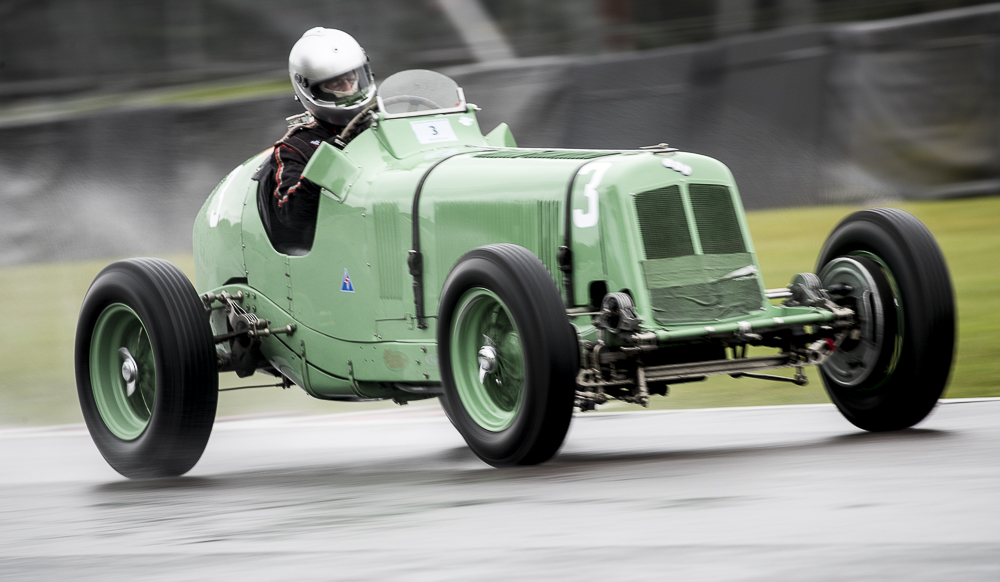Rain cannot dampen Formula Vintage spirit at Oulton Park