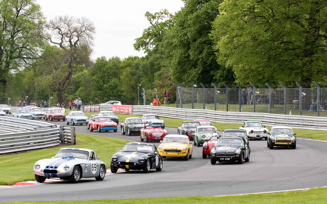 Bumper Classic Grids at Oulton Park Season Opener